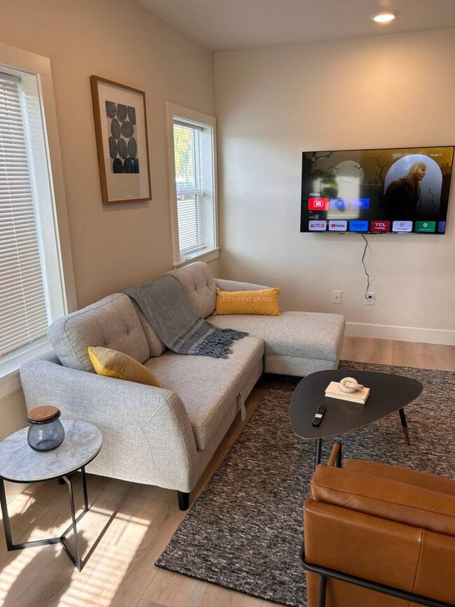 Building Photo - 3505 NE Creston Ave