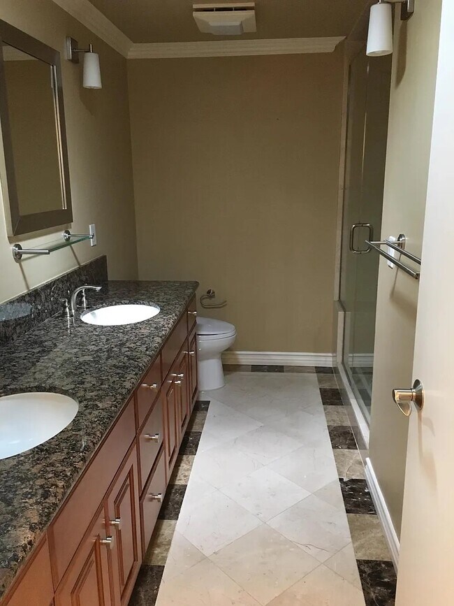 Building Photo - 126 E Arthur Ave