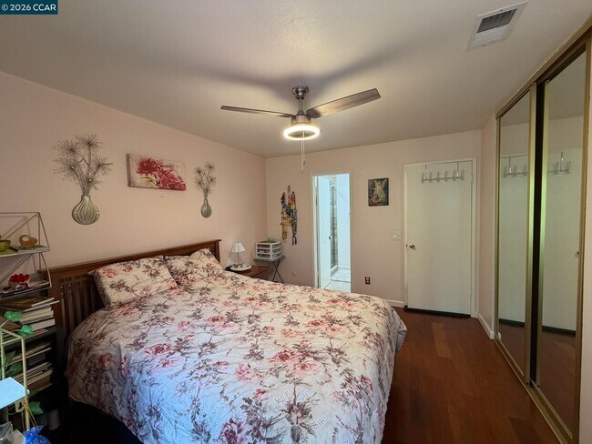 Building Photo - 6 Basin Ct