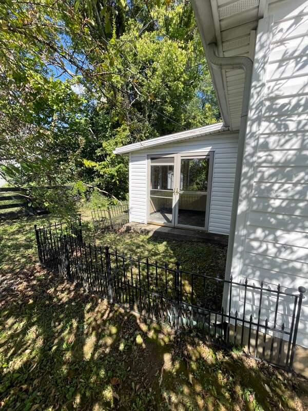 Building Photo - 601 Colonial Ct