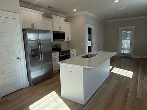 Building Photo - 676 Overland Dr