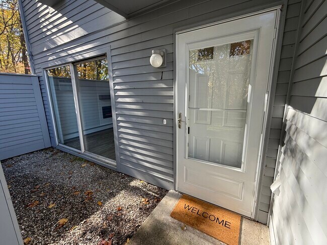 Building Photo - 1 Sundance Dr