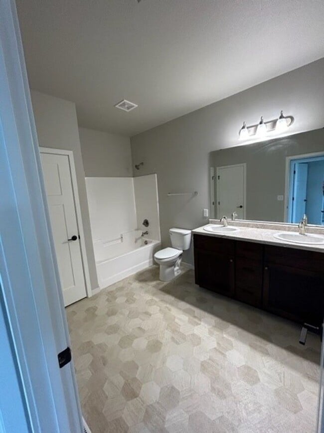 Building Photo - 3027 39th Ave S