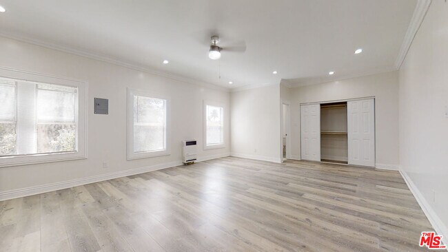 Building Photo - 1117 S Westlake Ave