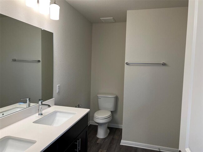Building Photo - 6817 Ellsworth Walk