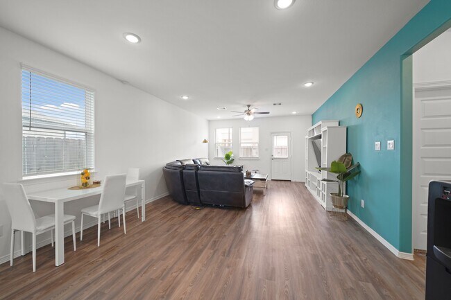 Building Photo - 5958 First Blush Dr