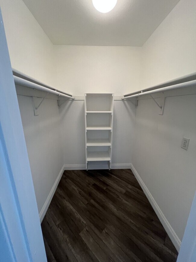 Building Photo - UPGRADED 2BEDROOM, 2BATHROOM HOME