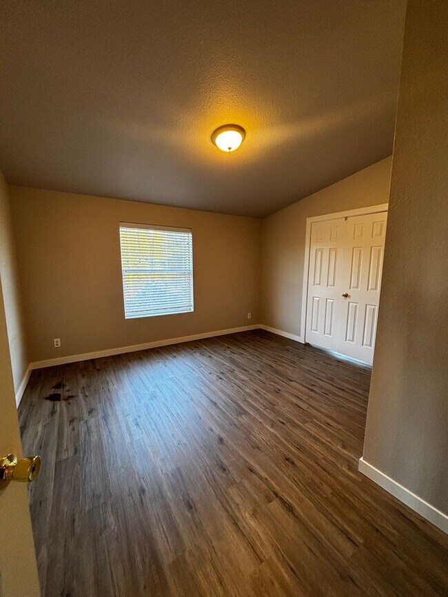 Building Photo - 208 Central Ave