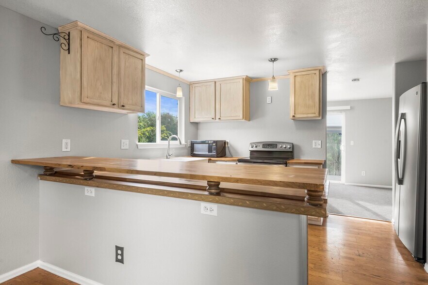 Building Photo - 12596 Elm Ln