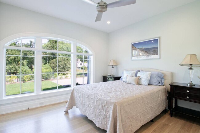 Building Photo - 12 S Elroy Dr