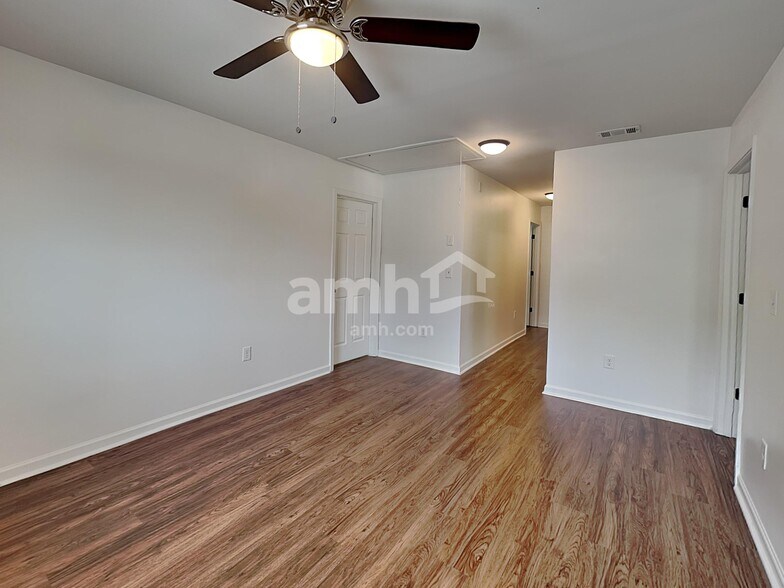 Building Photo - 1617 Shire Village Dr