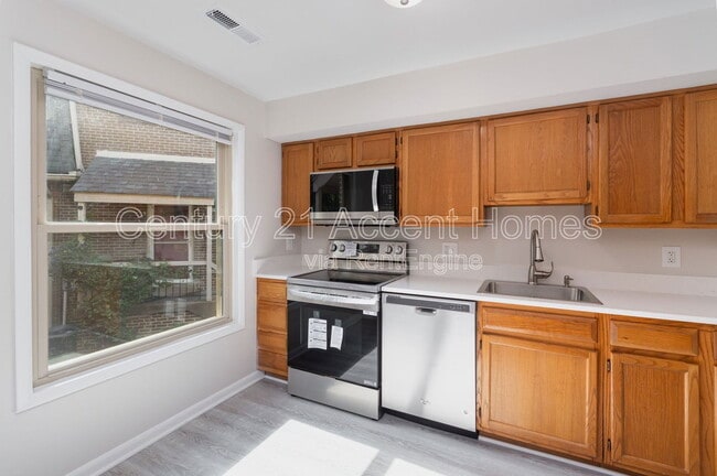Building Photo - 1746 Dogwood Dr