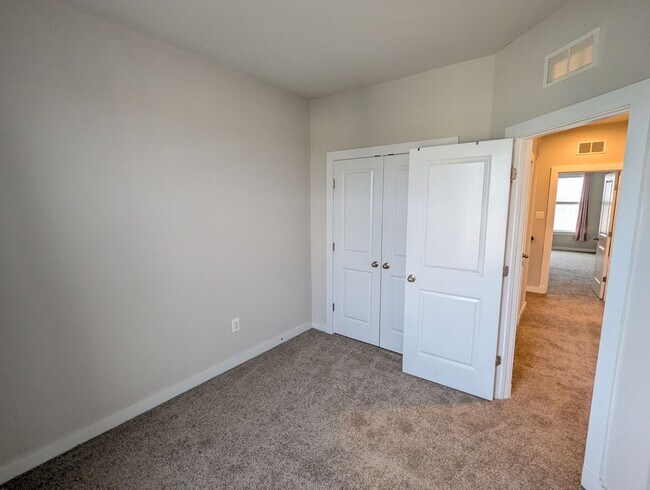 Building Photo - 1129 Lawler Dr