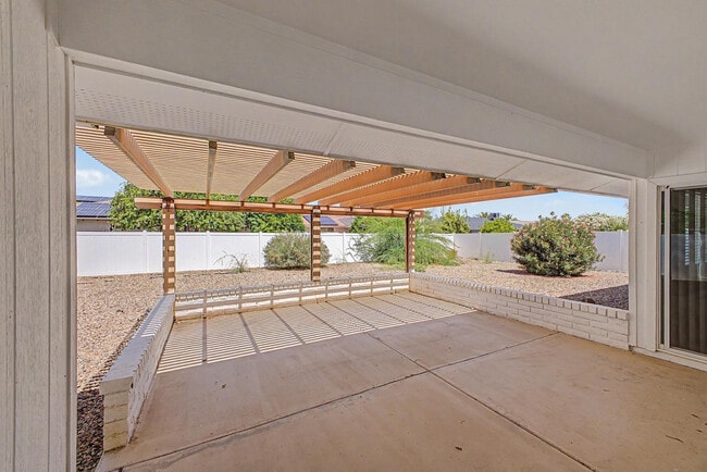 Building Photo - 12714 W Crystal Lake Dr