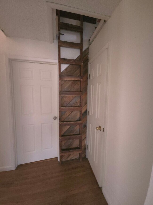 Building Photo - 943 Broadway