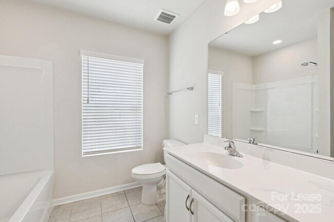 Building Photo - 17121 Carolina Pine Row