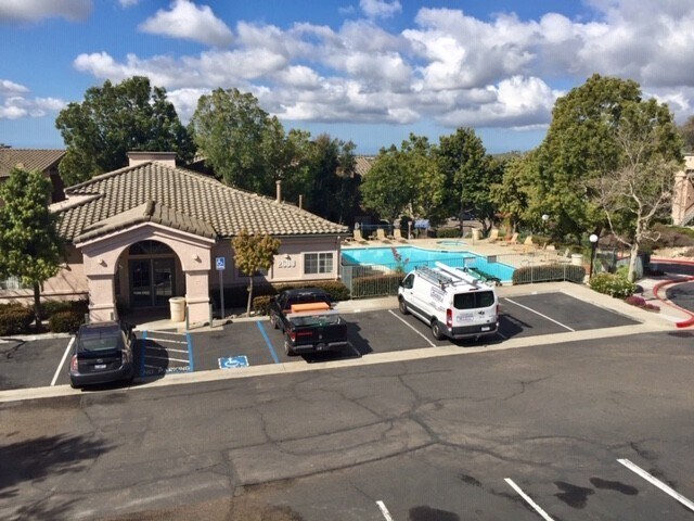 Building Photo - RB 2 Br 2 BathPetOK+washer+Dryer All Appl 2 Prkg spots>TEXT 858-774-1574
