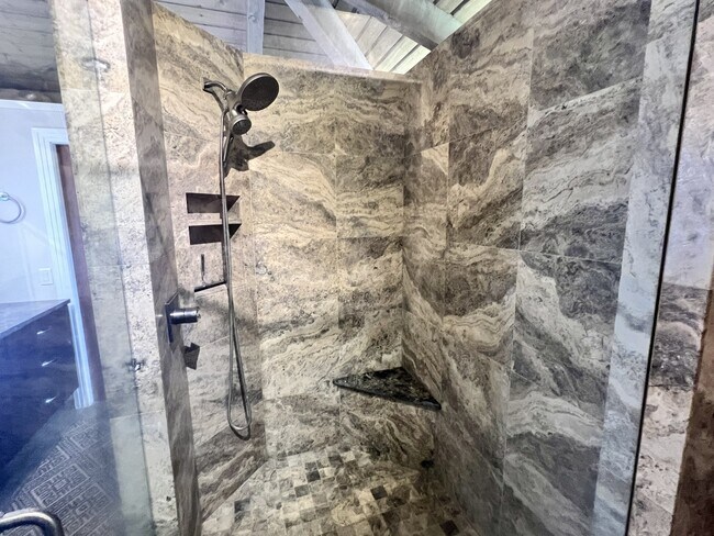 Building Photo - 904 Kupulau Dr