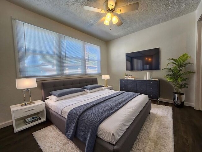 Building Photo - Cozy 2-Bedroom Home – Bright, Updated & Re...