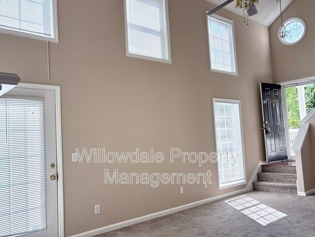 Building Photo - 4249 Beacon Heights Dr