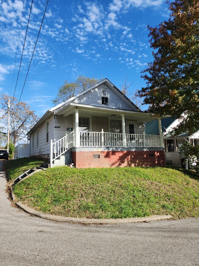 Building Photo - 1402 Lynn St