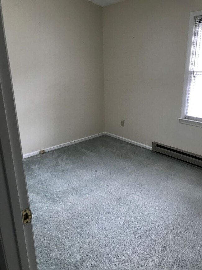 Building Photo - 138 Adams Ln