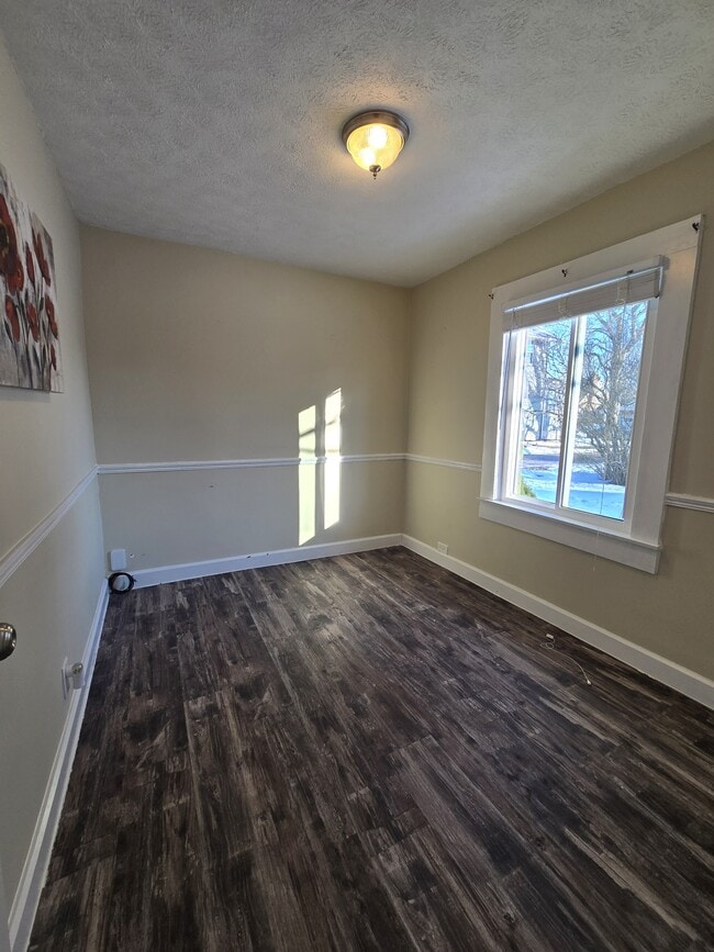 Building Photo - 1512 N Walnut St