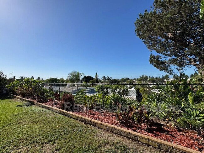 Building Photo - 3452 Lockwood Dr