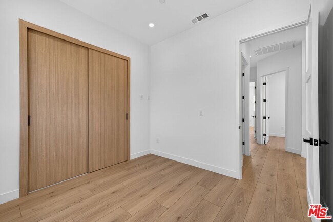 Building Photo - 150 N Carondelet St