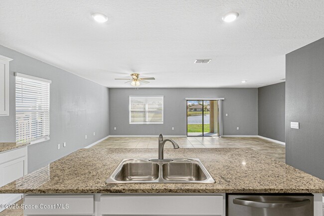 Building Photo - 3743 Coachman Ln SE