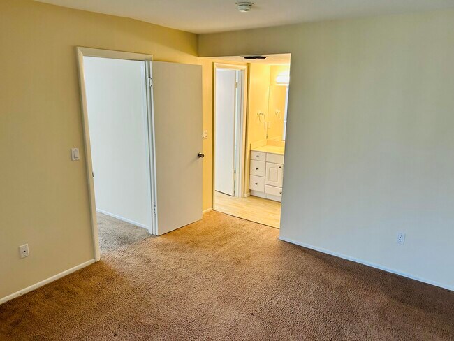 Building Photo - 3302 SE Aster Ln