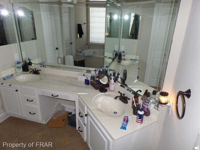 Building Photo - 124 Highgrove Ct