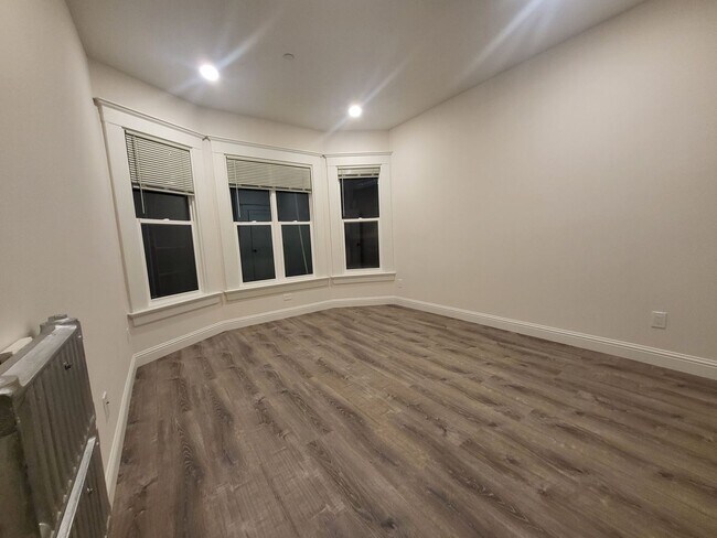 Building Photo - 1026-1030 Pine Street