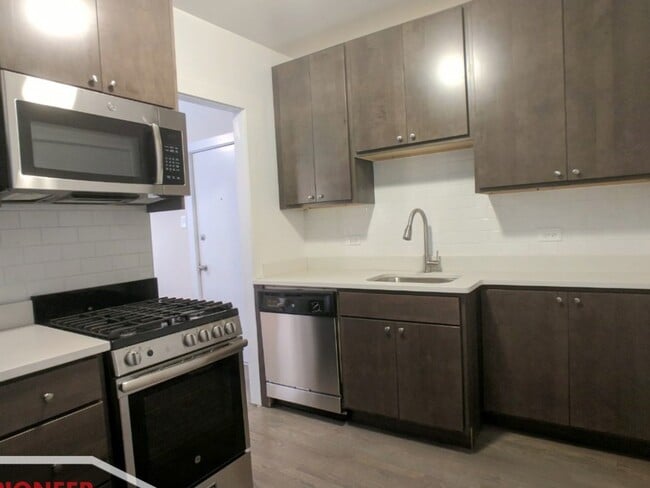 Building Photo - 2645 N Spaulding Ave