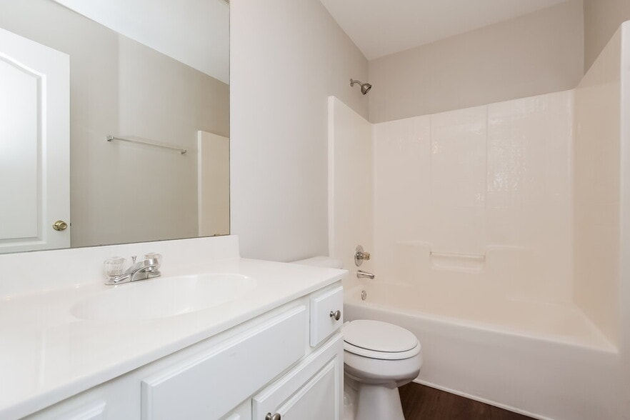 Building Photo - 3302 Southerland Ct