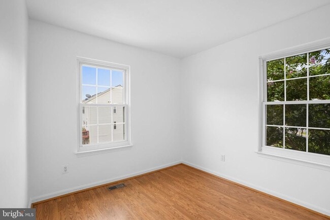 Building Photo - 423 McDaniel Dr