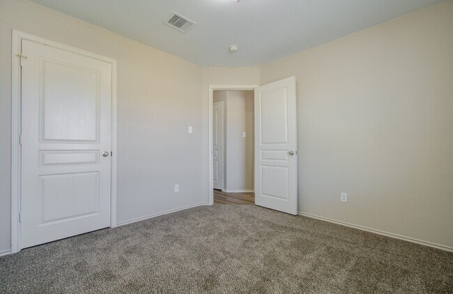 Building Photo - 16830 Mammoth Springs Dr