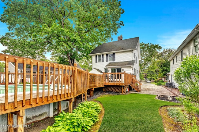 Building Photo - 370 E Main St