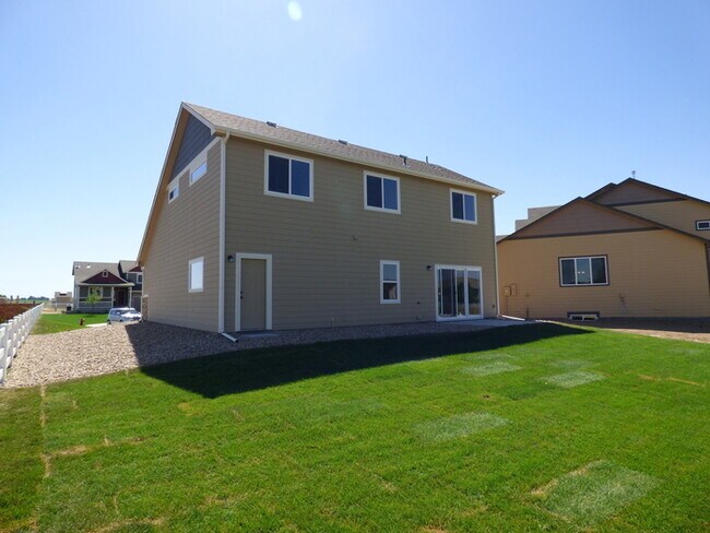 Building Photo - Tri-Level 3 Bedroom Home in Village East Subdivision in Windsor