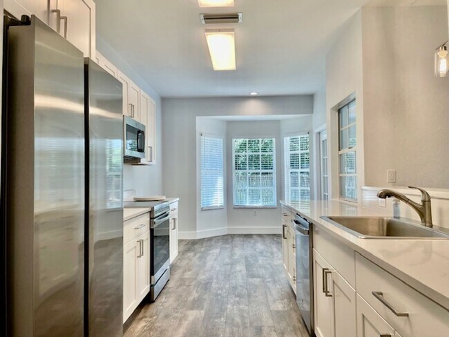 Building Photo - 4/2 Home located in Cul-de-sac in Capri