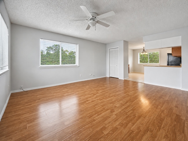 Building Photo - 5630 Brookview Ct