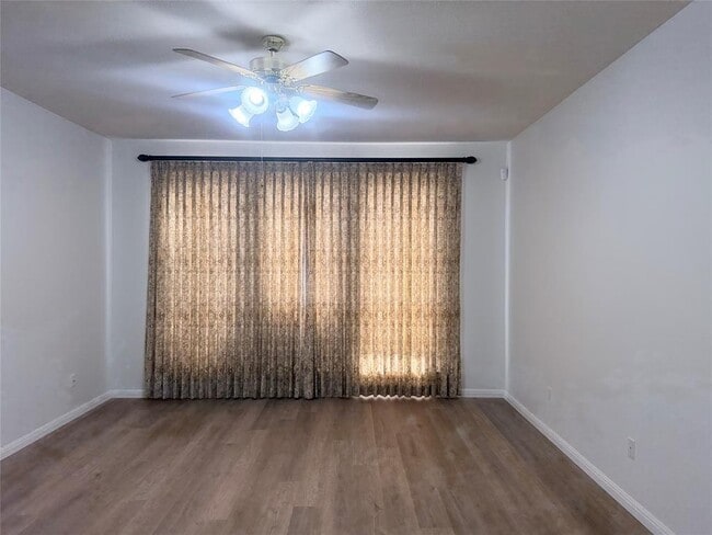 Building Photo - 9501 Aire Libre Dr