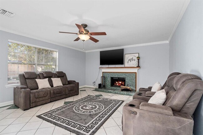Building Photo - 9942 Villa Verde Dr
