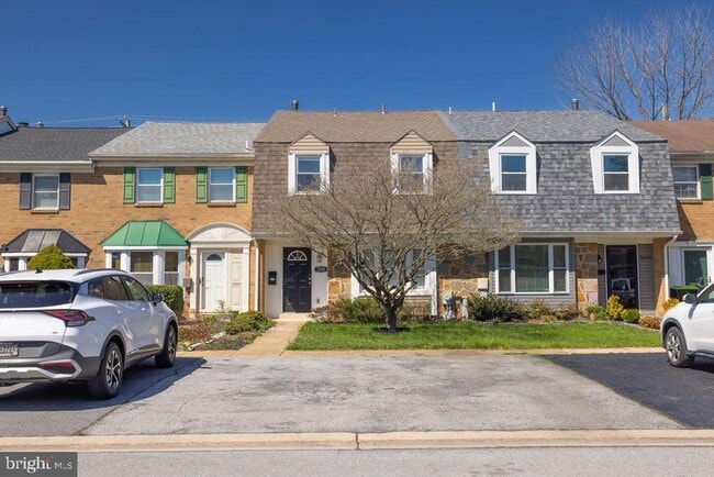 Building Photo - 3206 Emerald Pl