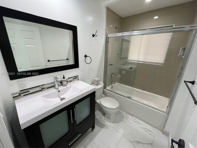 Building Photo - 2971 SW 35th Ave