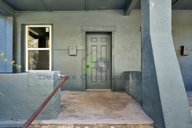 Building Photo - 724-724 Adams St SE