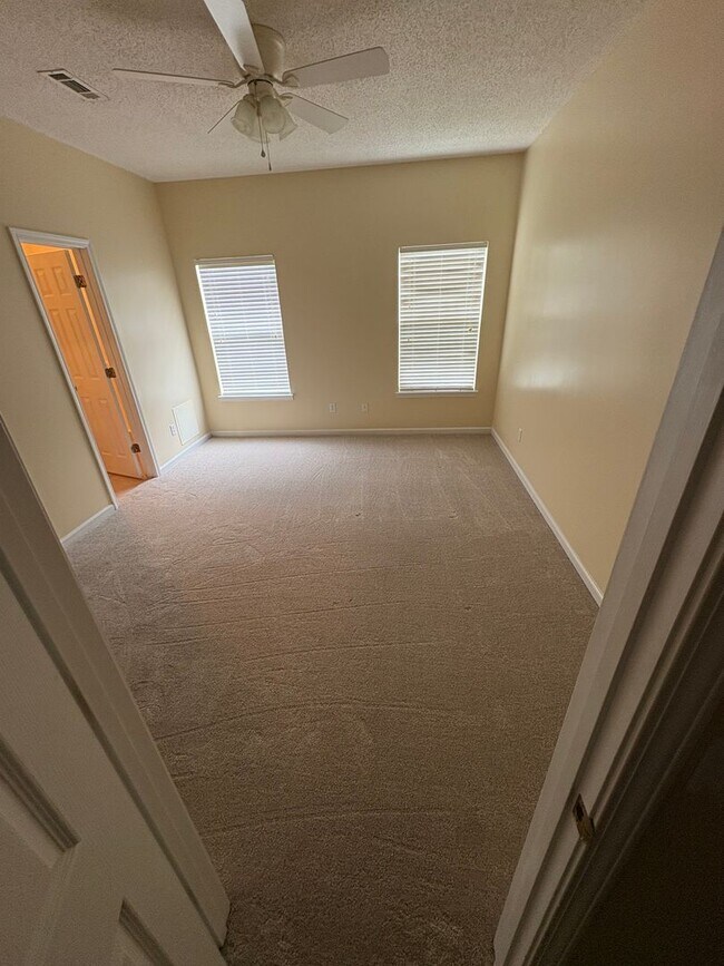 Building Photo - 101 Courtyard Way