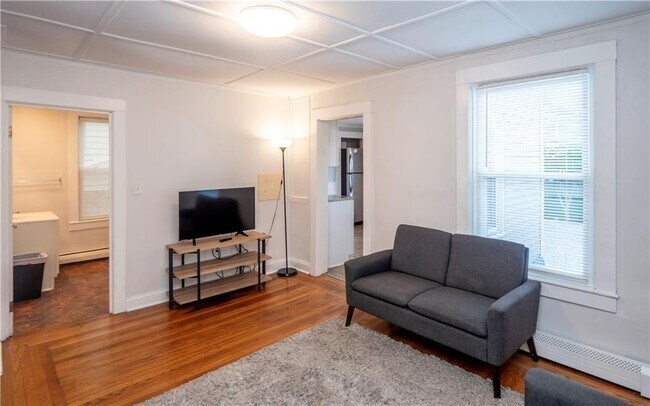 Building Photo - 11 Young St