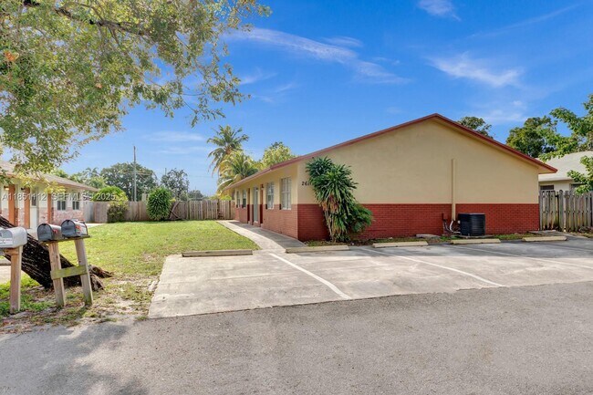 Building Photo - 2610 Riverland Dr