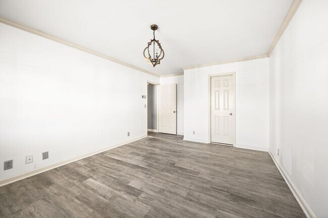 Building Photo - Awesome 4BR/3BA end-unit townhouse in the desirable River Plantation neighborhood!